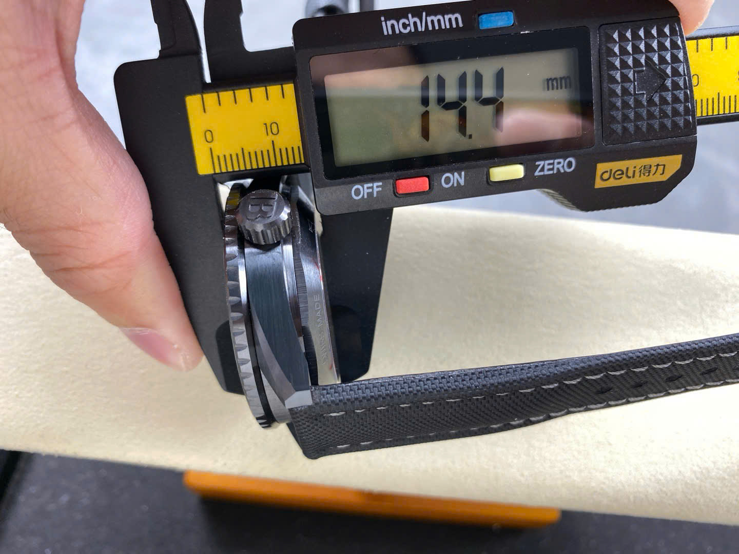 Đồng hồ Blancpain Fifty Fathoms Bathyscaphe 5000A Gốm Đen Mặt Xanh Xưởng GFF 44mm (2) Đồng hồ Blancpain Fifty Fathoms Bathyscaphe 5000A Gốm Đen Mặt Xanh Xưởng GFF 44mm (1)