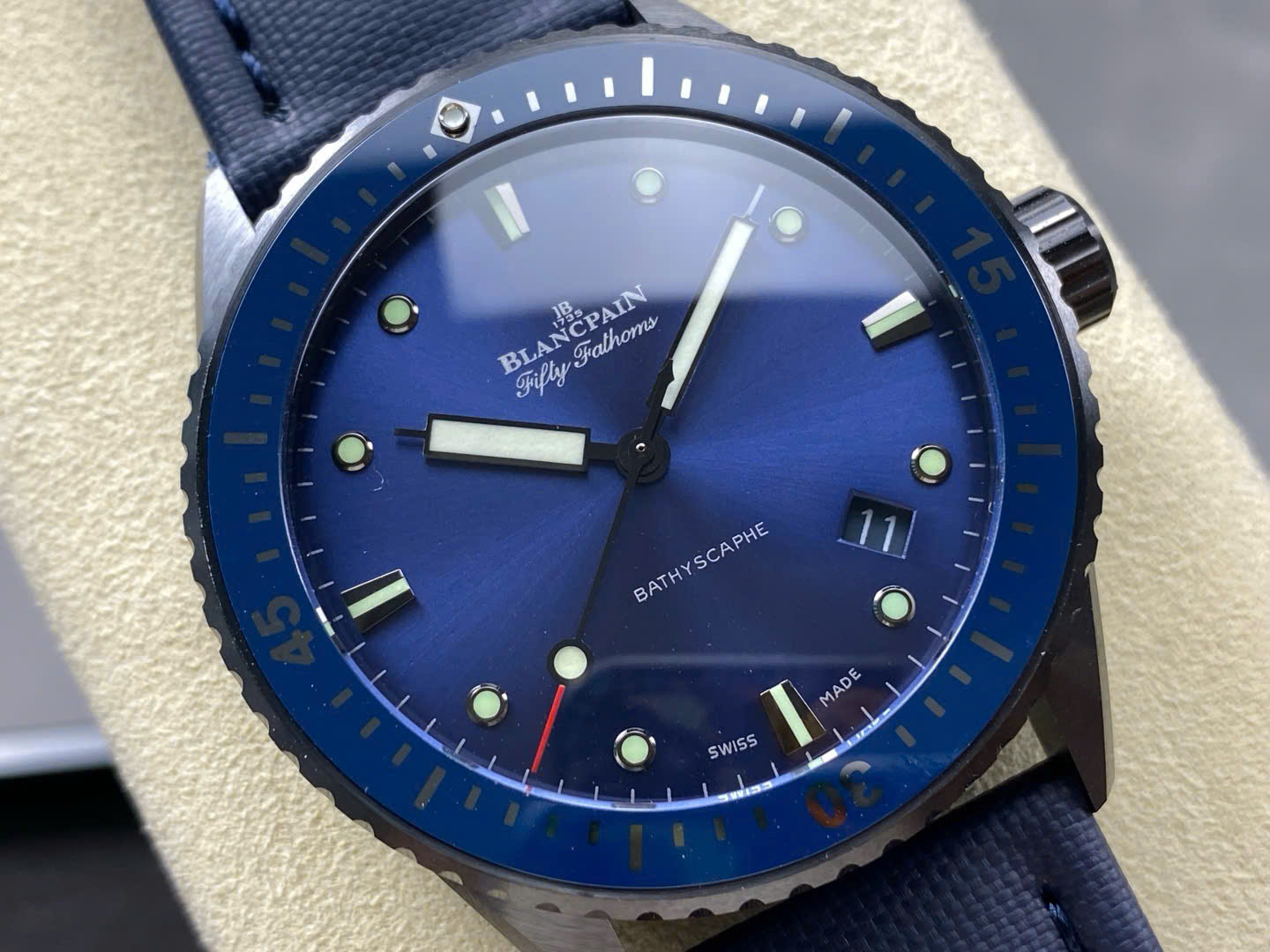 Đồng hồ Blancpain Fifty Fathoms Bathyscaphe 5000A Gốm Đen Mặt Xanh Xưởng GFF 44mm (5) Đồng hồ Blancpain Fifty Fathoms Bathyscaphe 5000A Gốm Đen Mặt Xanh Xưởng GFF 44mm (1)