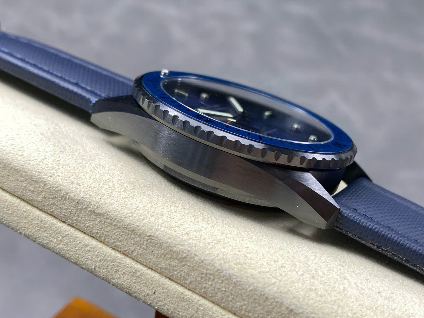 Đồng hồ Blancpain Fifty Fathoms Bathyscaphe 5000A Gốm Đen Mặt Xanh Xưởng GFF 44mm (8)