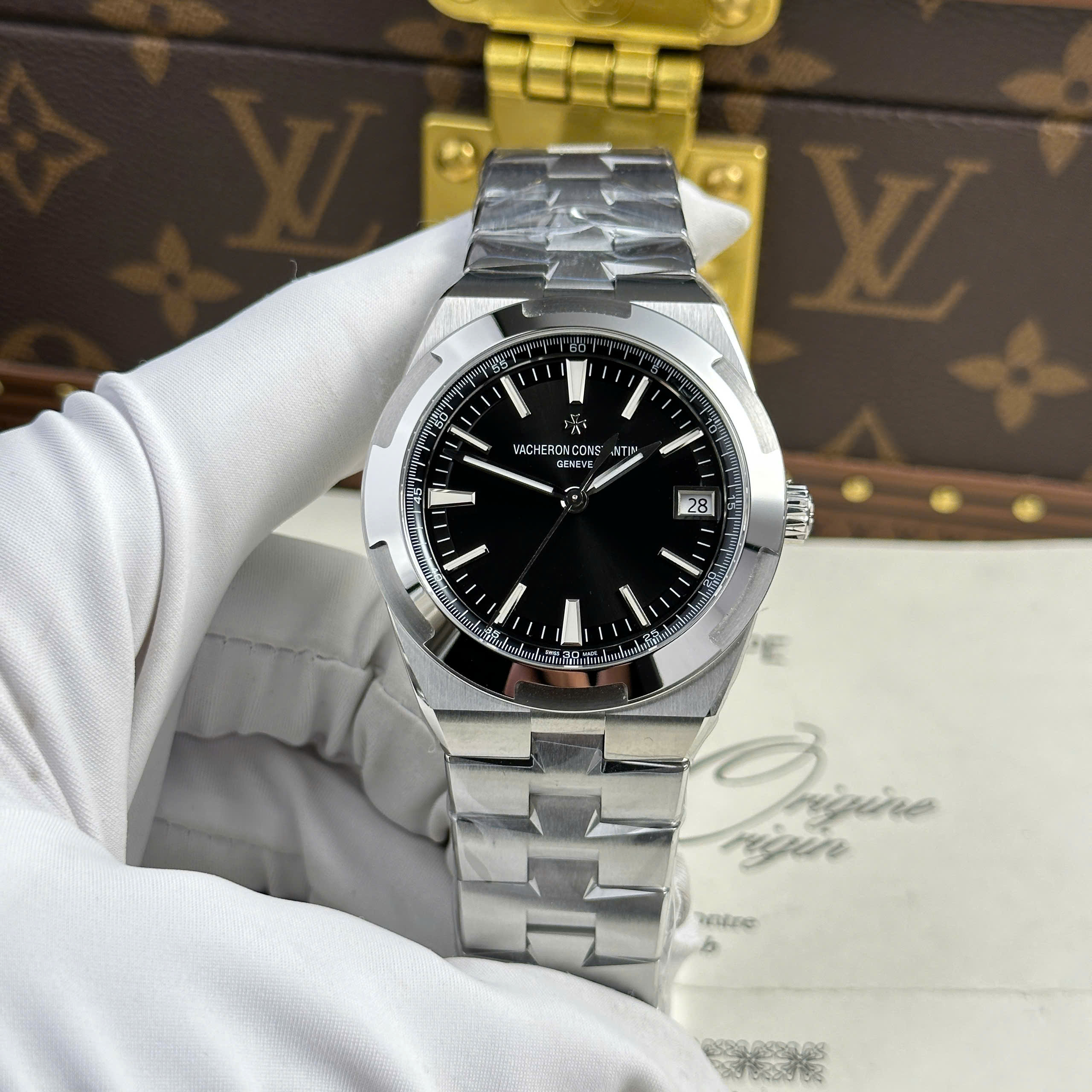 Đồng hồ Vacheron Constantin Chế Tác Overseas 4500V Mặt Đen Nhà Máy MKS 41mm (2) Đồng hồ Vacheron Constantin Chế Tác Overseas 4500V Mặt Đen Nhà Máy MKS 41mm (1)