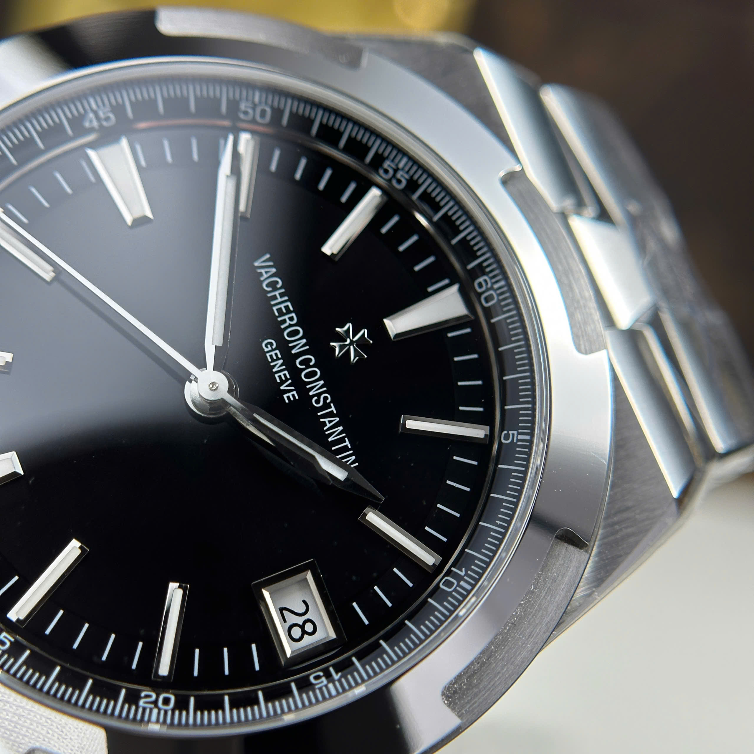 Đồng hồ Vacheron Constantin Chế Tác Overseas 4500V Mặt Đen Nhà Máy MKS 41mm (3)