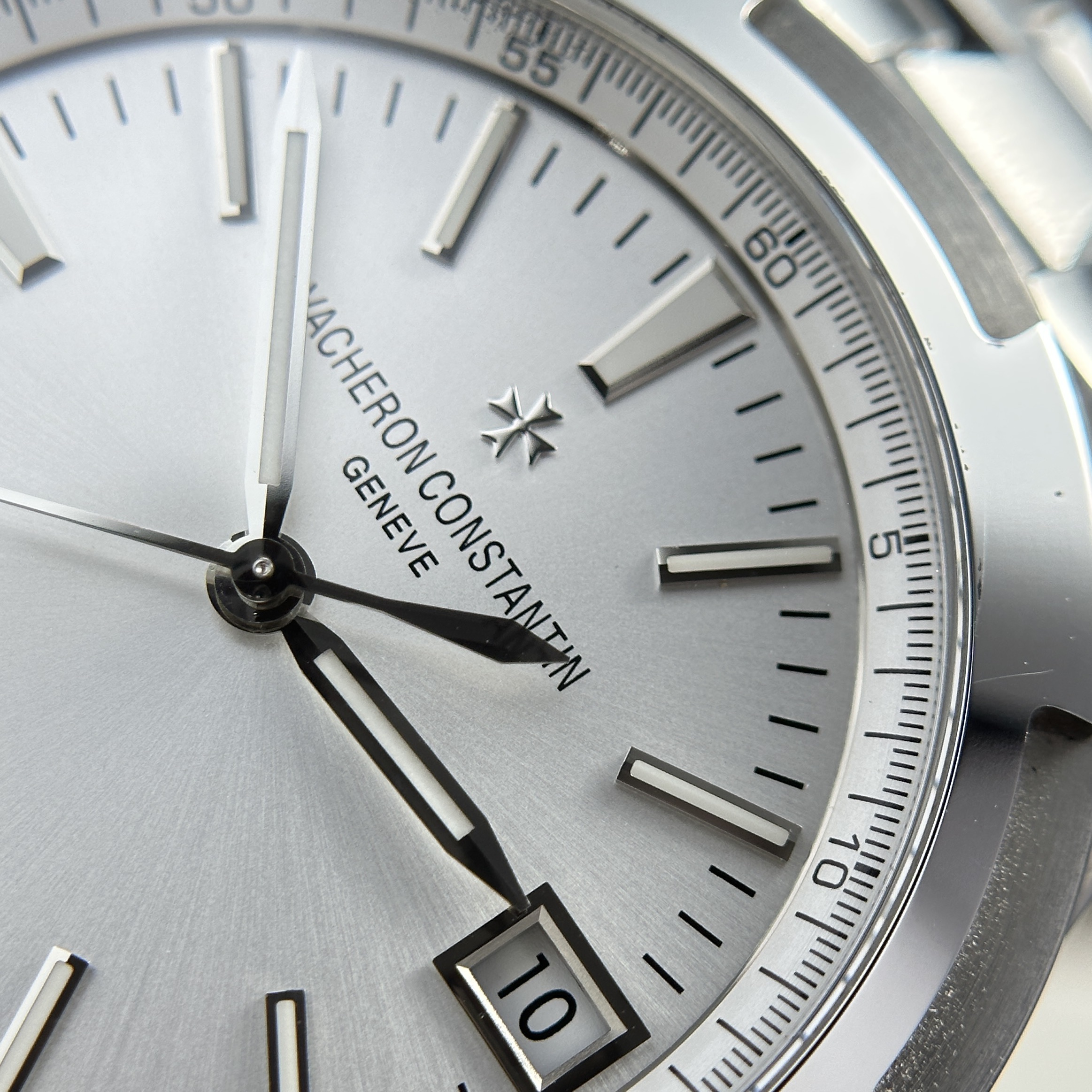 Đồng hồ Vacheron Constantin Chế Tác Overseas 4500V Mặt Trắng Nhà Máy MKS 41mm (11) Đồng hồ Vacheron Constantin Chế Tác Overseas 4500V Mặt Trắng Nhà Máy MKS 41mm (1)