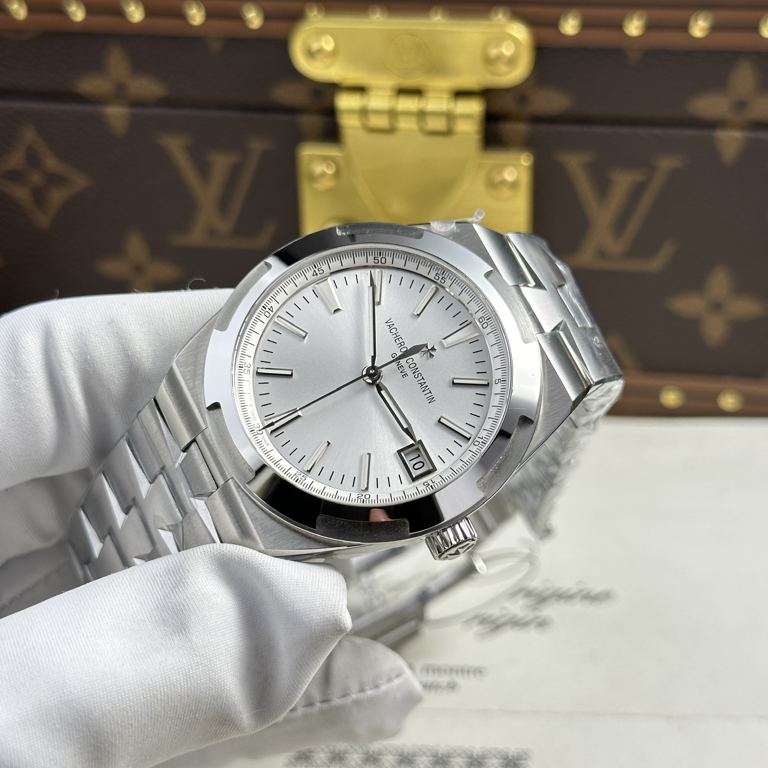 Đồng hồ Vacheron Constantin Chế Tác Overseas 4500V Mặt Trắng Nhà Máy MKS 41mm (2)