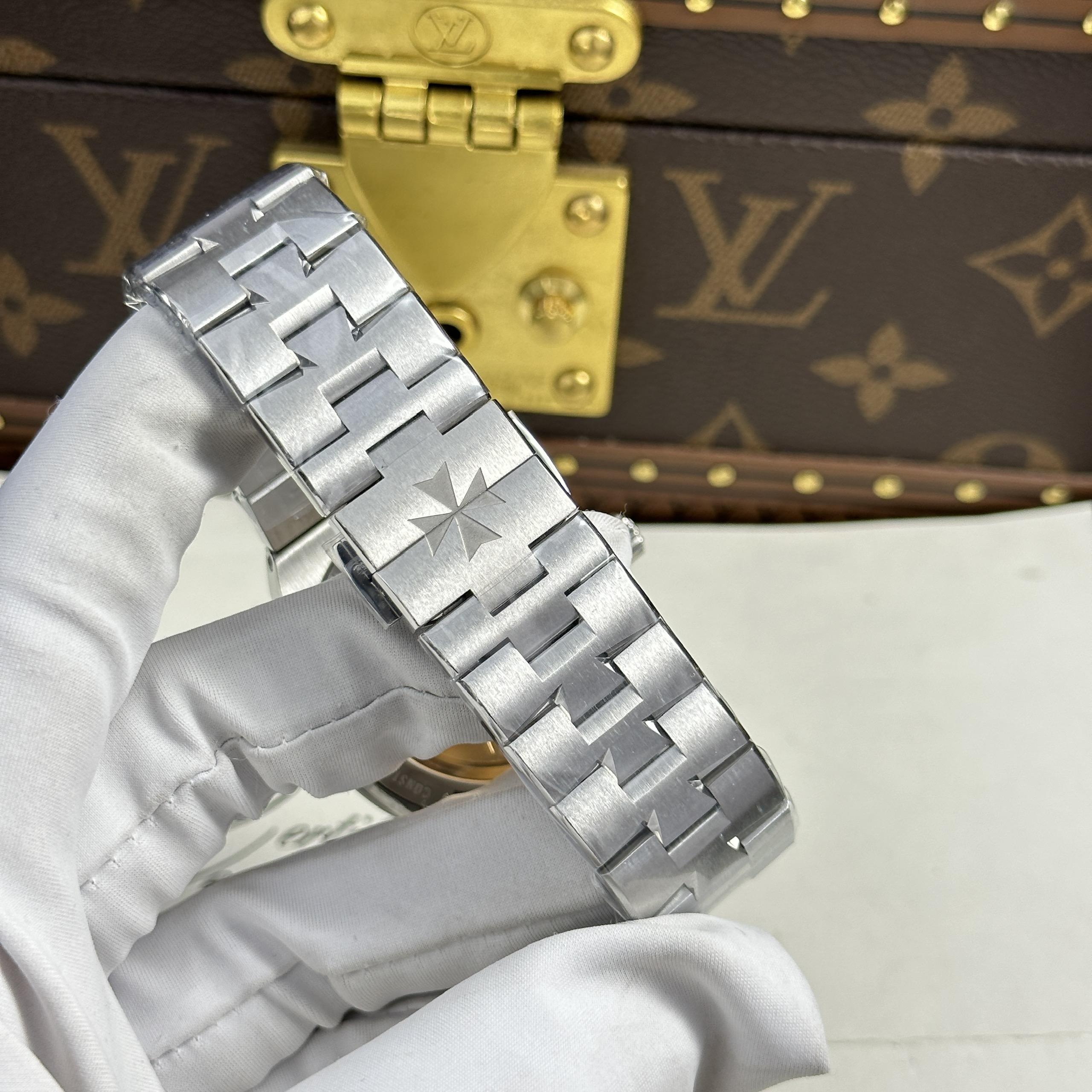 Đồng hồ Vacheron Constantin Chế Tác Overseas 4500V Mặt Trắng Nhà Máy MKS 41mm (8)