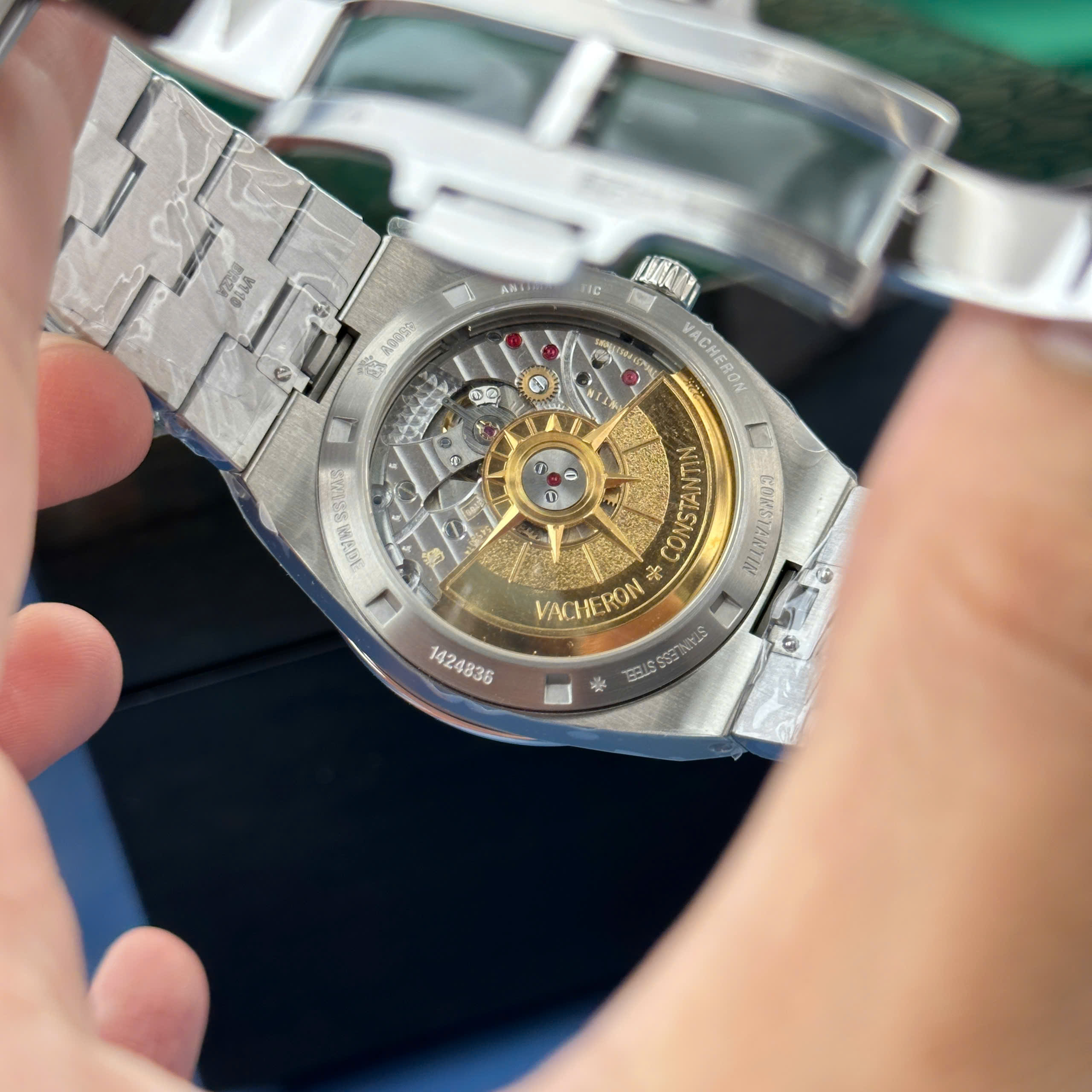 Đồng hồ Vacheron Constantin Chế Tác Overseas 4500V Mặt Xanh Lá Nhà Máy MKS 41mm (10)