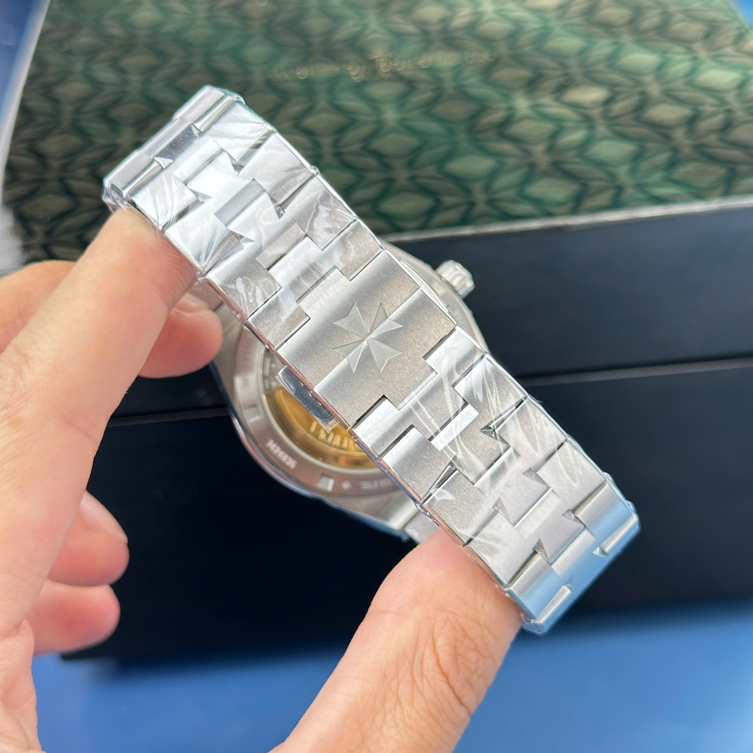 Đồng hồ Vacheron Constantin Chế Tác Overseas 4500V Mặt Xanh Lá Nhà Máy MKS 41mm (7)