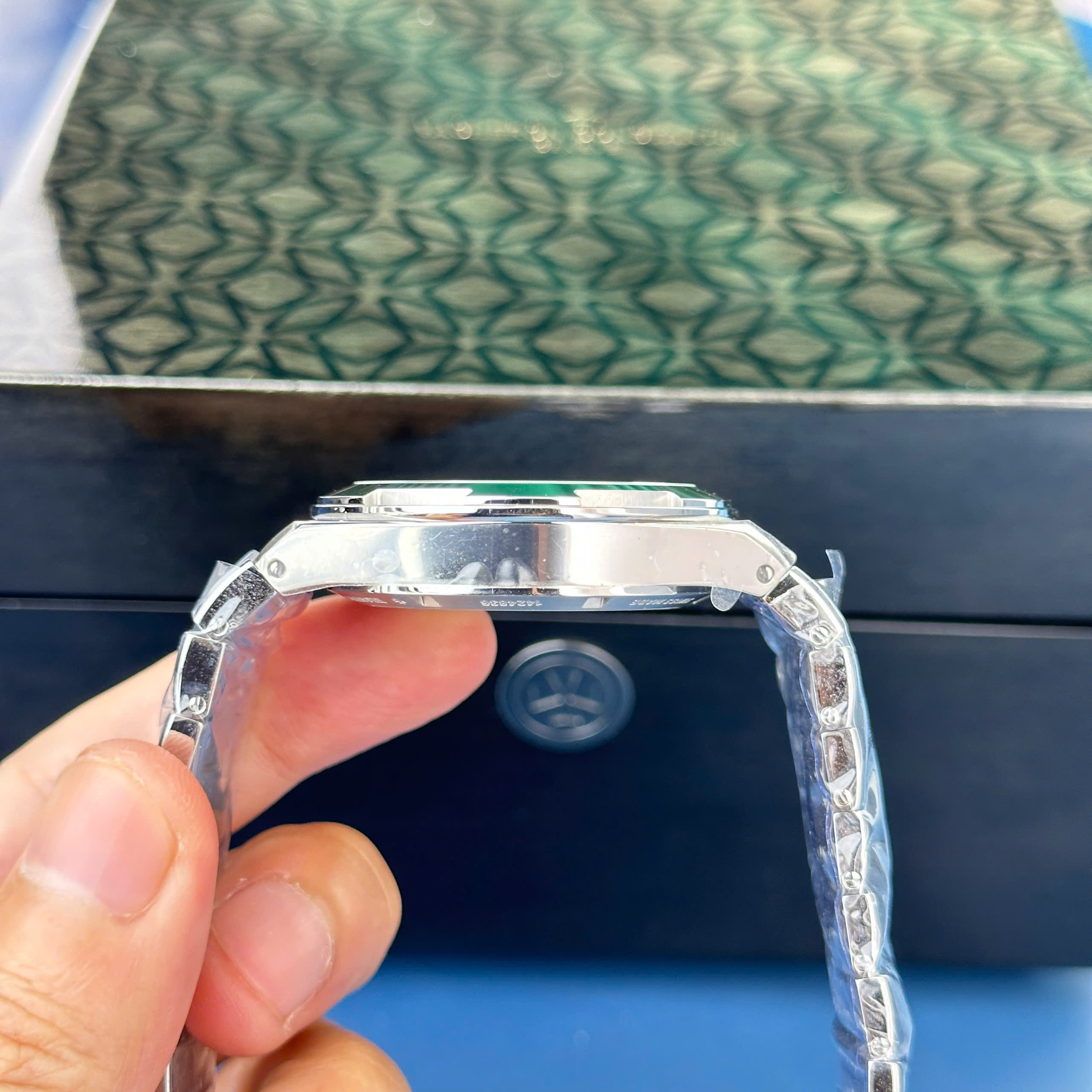 Đồng hồ Vacheron Constantin Chế Tác Overseas 4500V Mặt Xanh Lá Nhà Máy MKS 41mm (9)