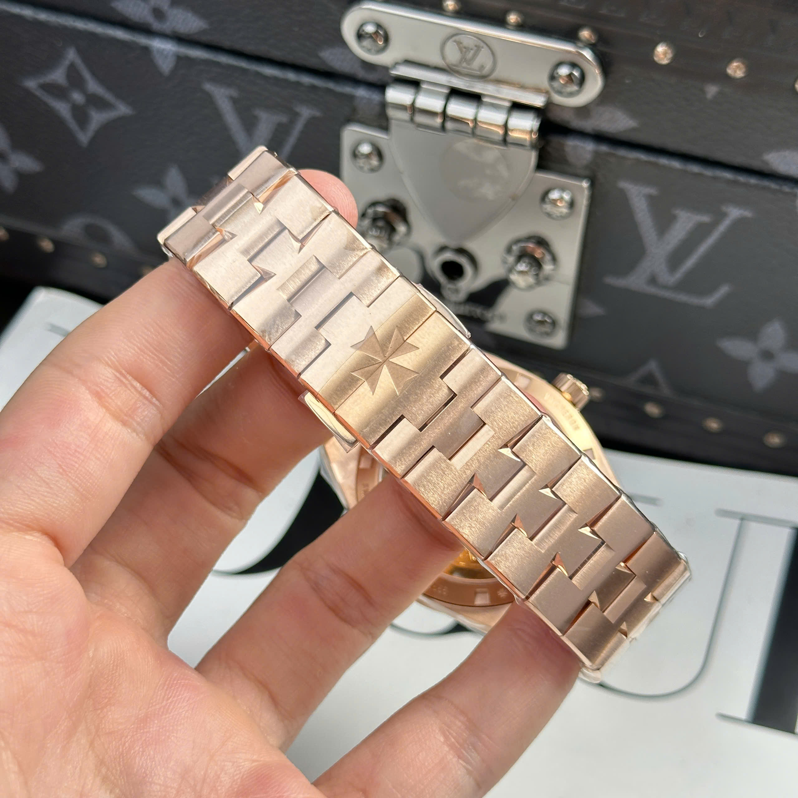 Đồng hồ Vacheron Constantin Rep 1 1 Overseas 4500V Mặt Trắng Xưởng MKS 41mm (3)