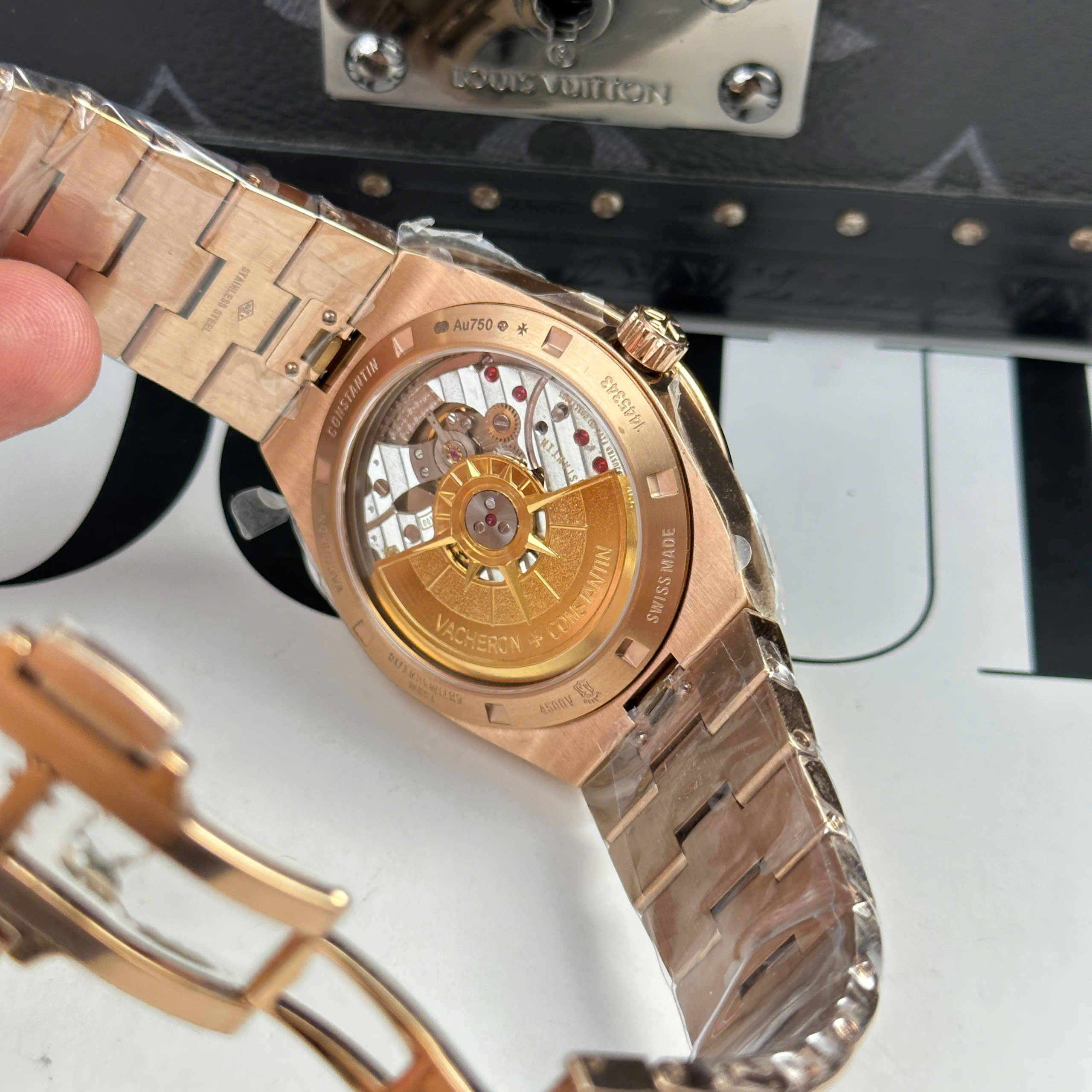 Đồng hồ Vacheron Constantin Rep 11 Overseas 4500V Mặt Xanh Lá Cây MKS Factory 41mm (1) Đồng hồ Vacheron Constantin Rep 11 Overseas 4500V Mặt Xanh Lá Cây MKS Factory 41mm (2)