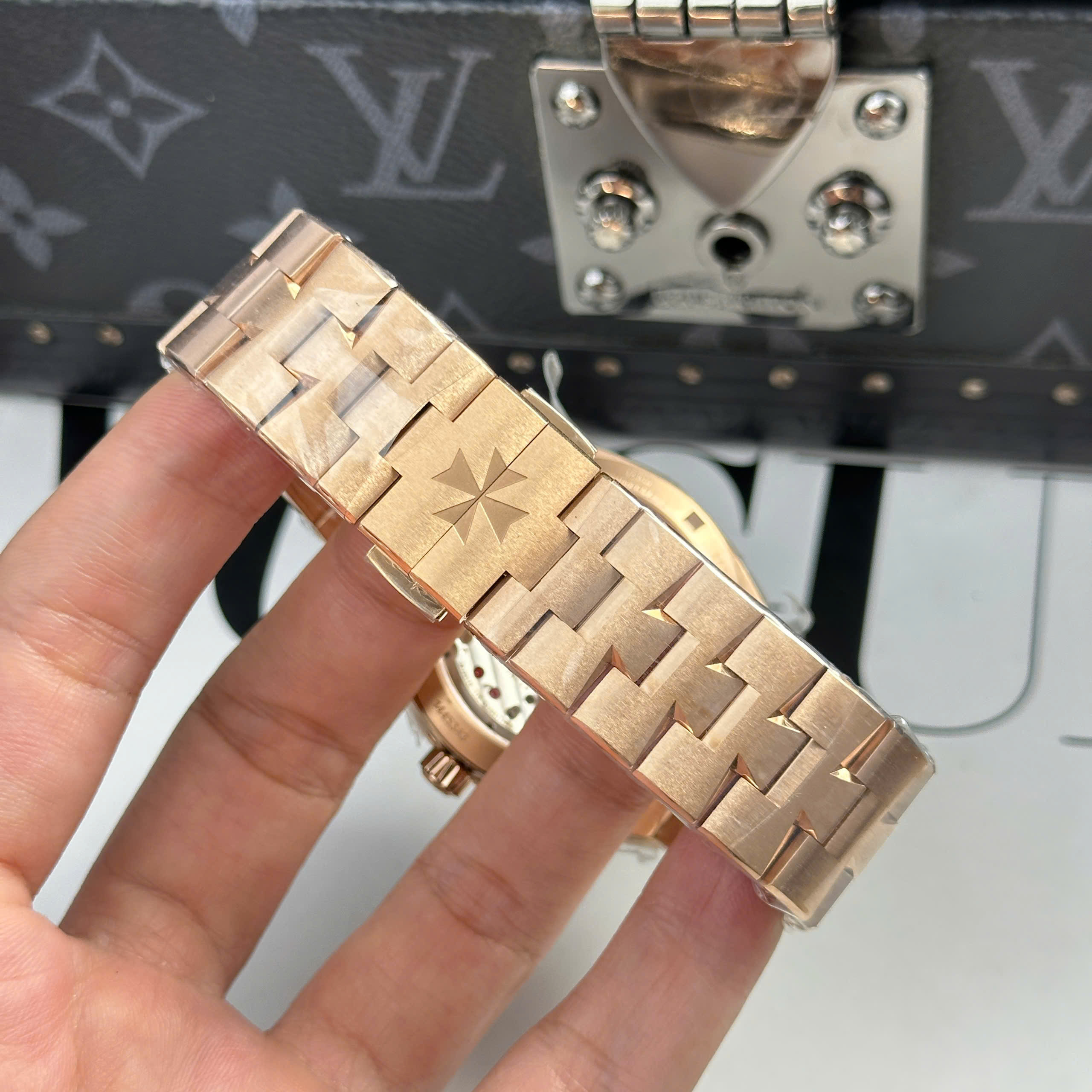 Đồng hồ Vacheron Constantin Replica 1 1 Overseas 4500V Nhà Máy MKS 41mm (1)