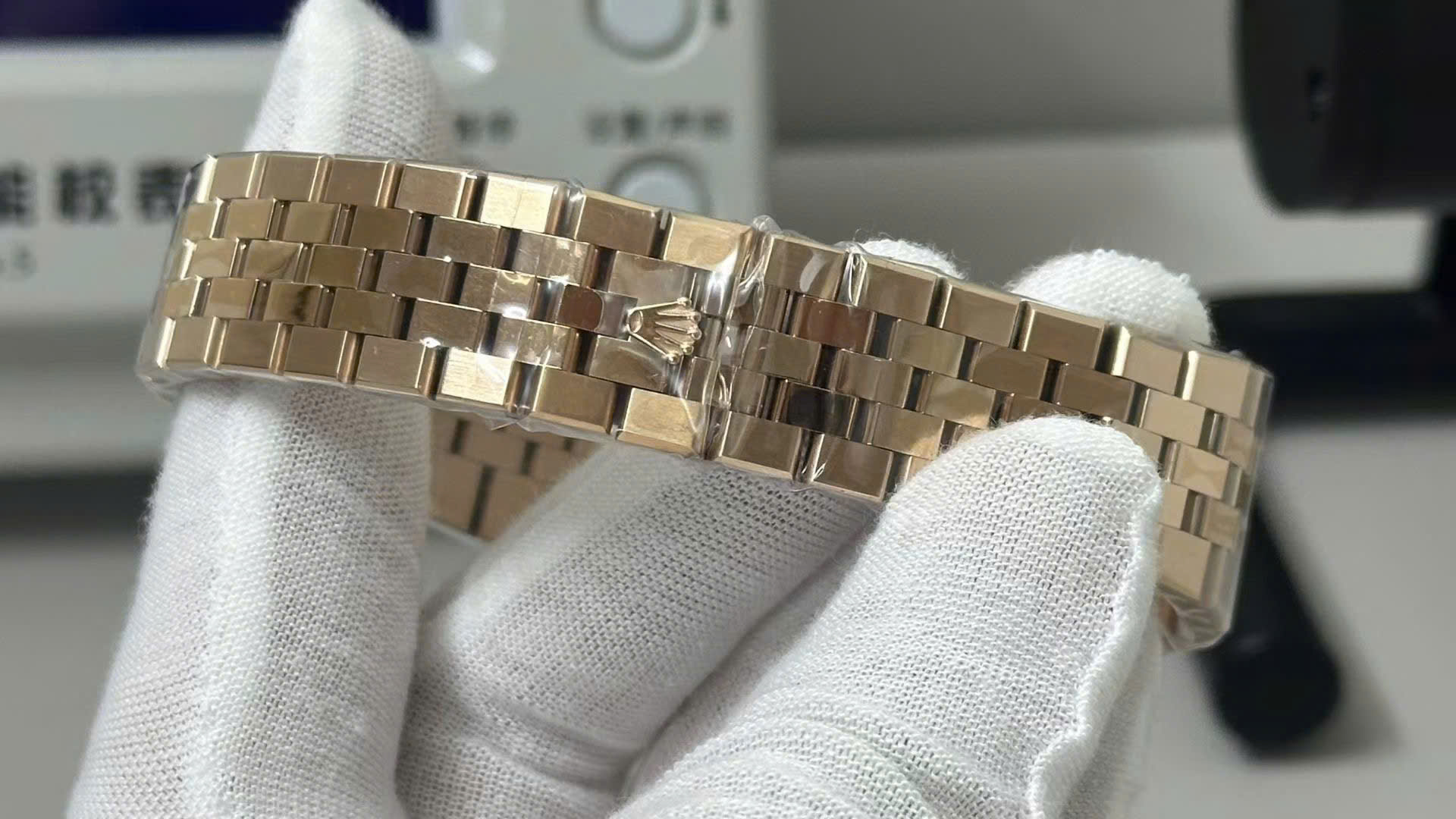 Đồng Hồ Rolex Land-Dweller M127235-0001 Màu Vàng Hồng Mặt Trắng Hoạ Tiết Tổ Ong (2) Đồng Hồ Rolex Land-Dweller M127235-0001 Màu Vàng Hồng Mặt Trắng Hoạ Tiết Tổ Ong (8)