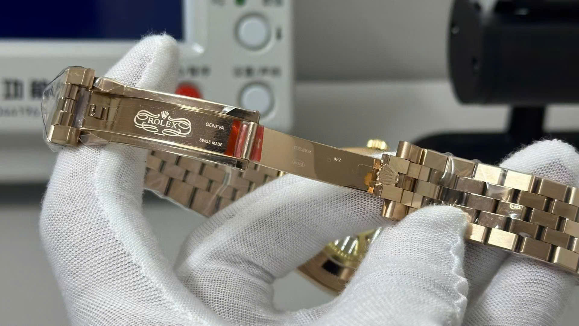 Đồng Hồ Rolex Land-Dweller M127235-0001 Màu Vàng Hồng Mặt Trắng Hoạ Tiết Tổ Ong (5)