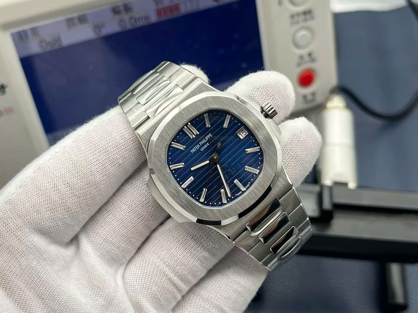 Đồng Hồ Patek Philippe Nautilus 5711-1P 40th Anniversary Chế Tác Cao Cấp 44mm (1) Đồng Hồ Patek Philippe Nautilus 5711-1P 40th Anniversary Chế Tác Cao Cấp 44mm (9)