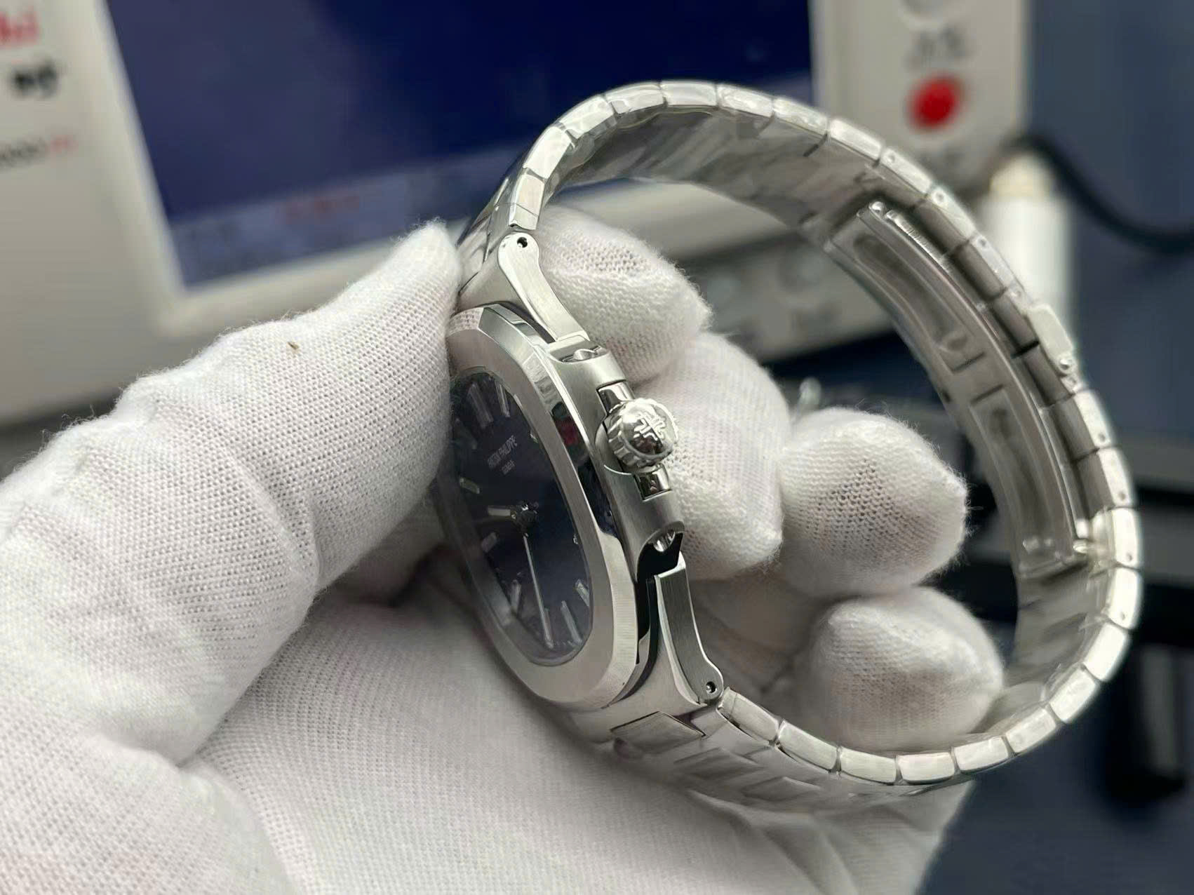 Đồng Hồ Patek Philippe Nautilus 5711-1P 40th Anniversary Chế Tác Cao Cấp 44mm (9) Đồng Hồ Patek Philippe Nautilus 5711-1P 40th Anniversary Chế Tác Cao Cấp 44mm (9)