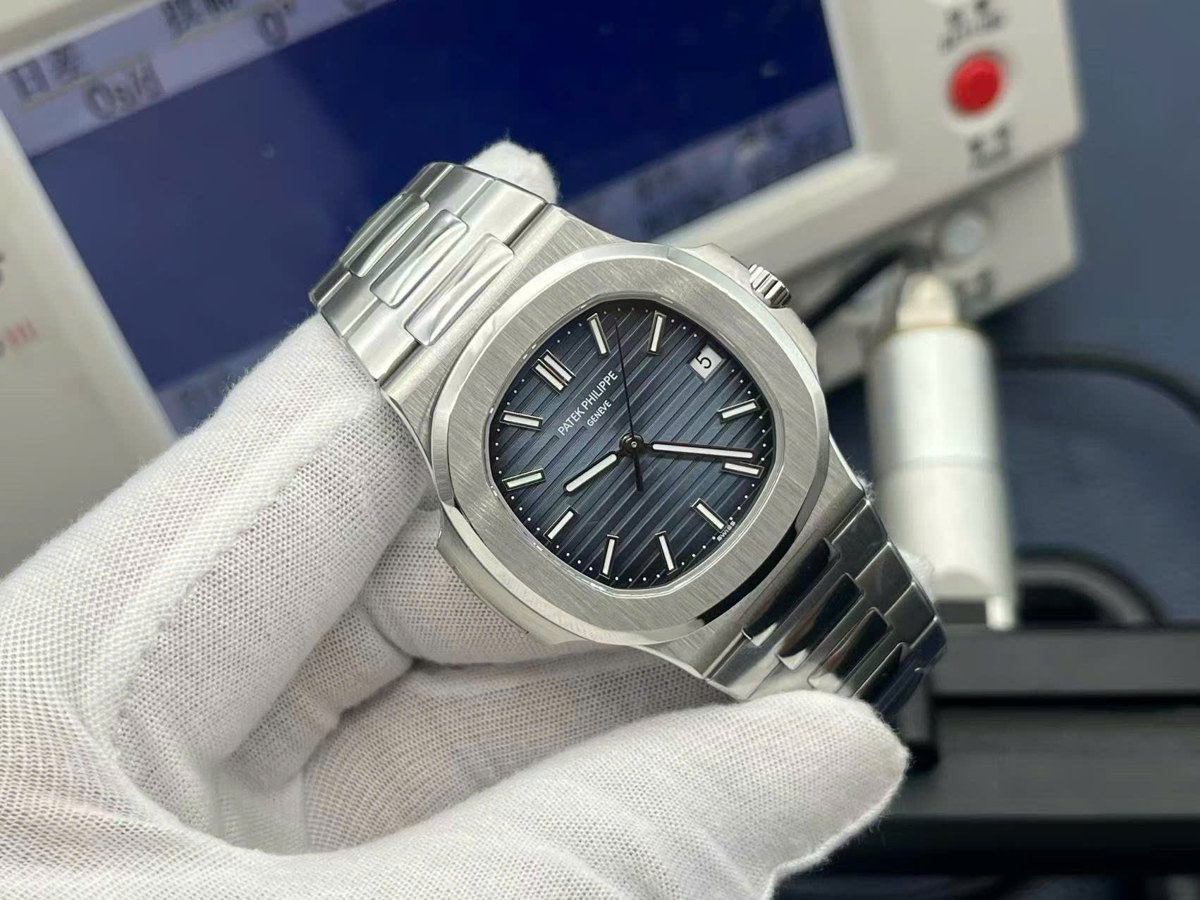 Đồng Hồ Patek Philippe Nautilus 5711 Mặt Số Xanh Blue Replica Cao Cấp Xưởng 3K 40mm (9)