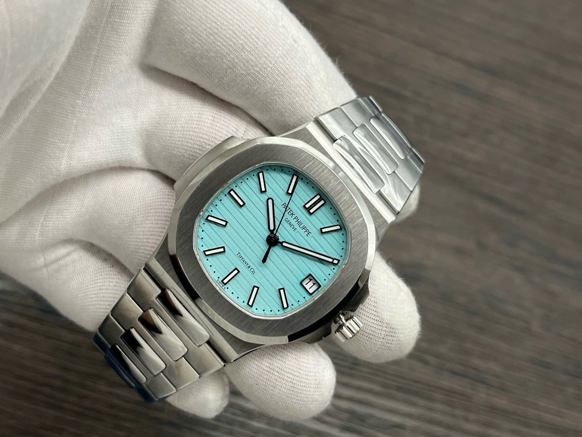 Đồng Hồ Patek Philippe Nautilus 5711 Mặt Số Xanh Tiffany Replica Cao Cấp Xưởng 3K 40mm (2) Đồng Hồ Patek Philippe Nautilus 5711 Mặt Số Xanh Tiffany Replica Cao Cấp Xưởng 3K 40mm (4)