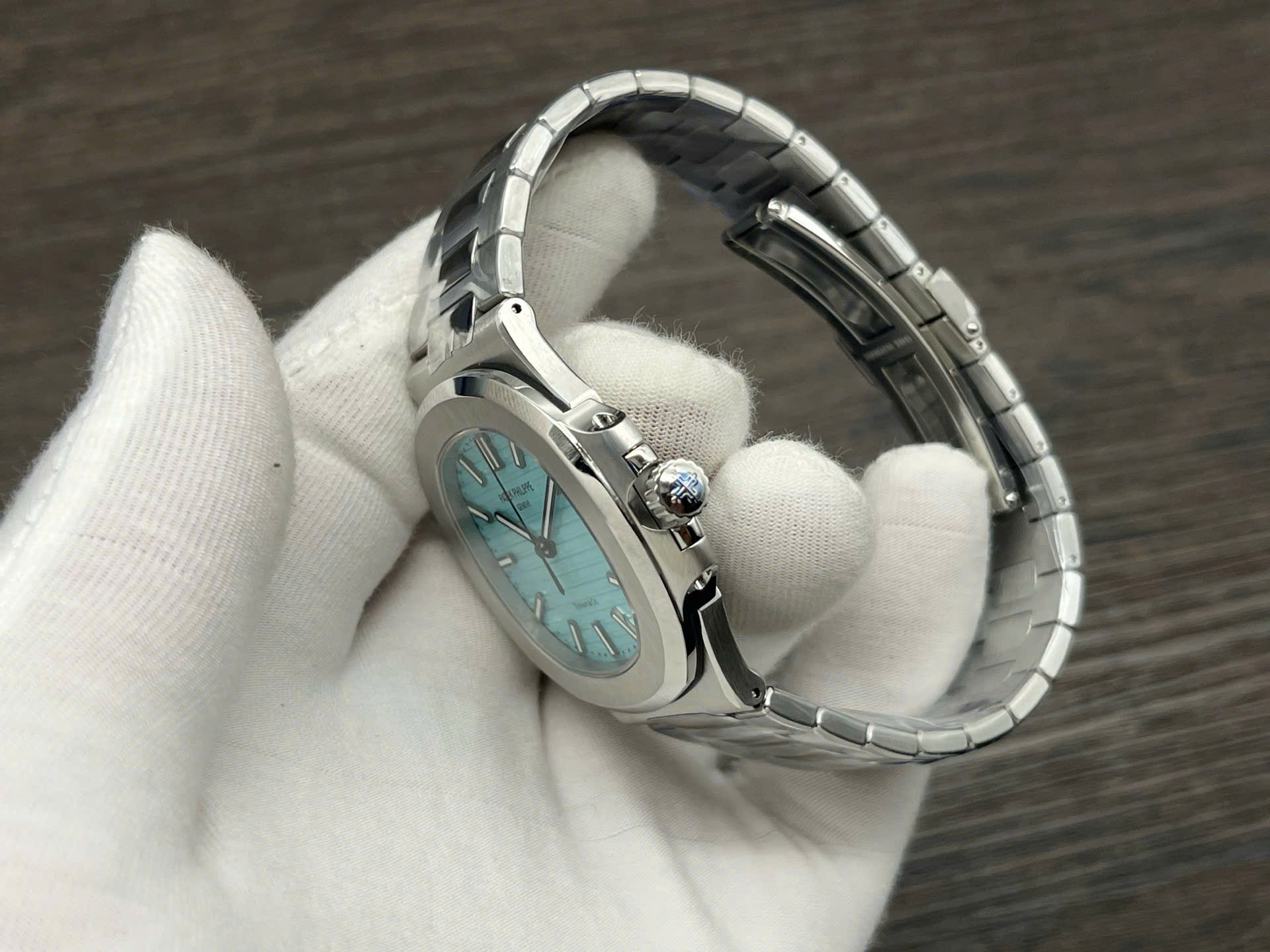 Đồng Hồ Patek Philippe Nautilus 5711 Mặt Số Xanh Tiffany Replica Cao Cấp Xưởng 3K 40mm (3) Đồng Hồ Patek Philippe Nautilus 5711 Mặt Số Xanh Tiffany Replica Cao Cấp Xưởng 3K 40mm (4)