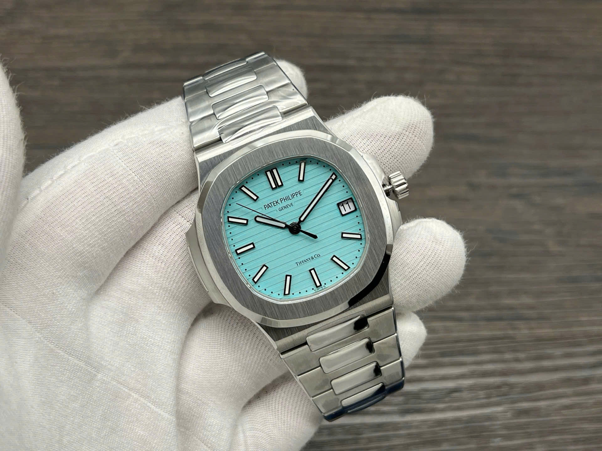 Đồng Hồ Patek Philippe Nautilus 5711 Mặt Số Xanh Tiffany Replica Cao Cấp Xưởng 3K 40mm (5) Đồng Hồ Patek Philippe Nautilus 5711 Mặt Số Xanh Tiffany Replica Cao Cấp Xưởng 3K 40mm (4)