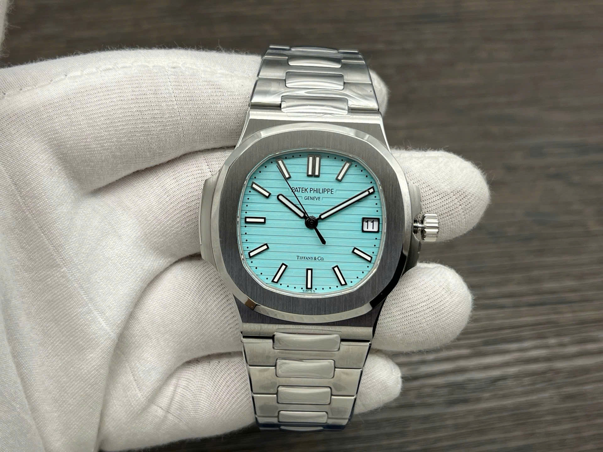 Đồng Hồ Patek Philippe Nautilus 5711 Mặt Số Xanh Tiffany Replica Cao Cấp Xưởng 3K 40mm (7) Đồng Hồ Patek Philippe Nautilus 5711 Mặt Số Xanh Tiffany Replica Cao Cấp Xưởng 3K 40mm (4)