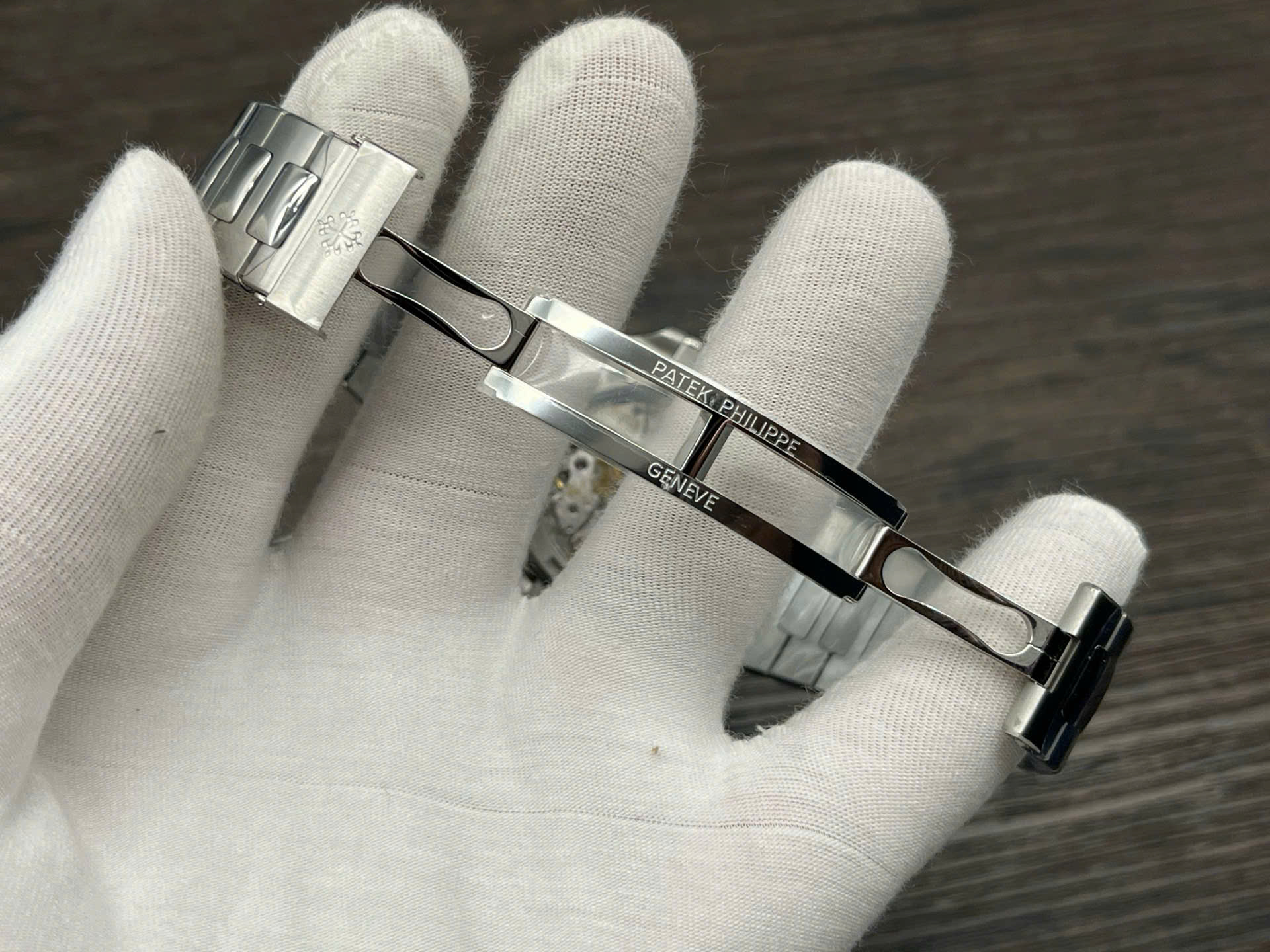 Đồng Hồ Patek Philippe Nautilus 5711 Mặt Số Xanh Tiffany Replica Cao Cấp Xưởng 3K 40mm (9)