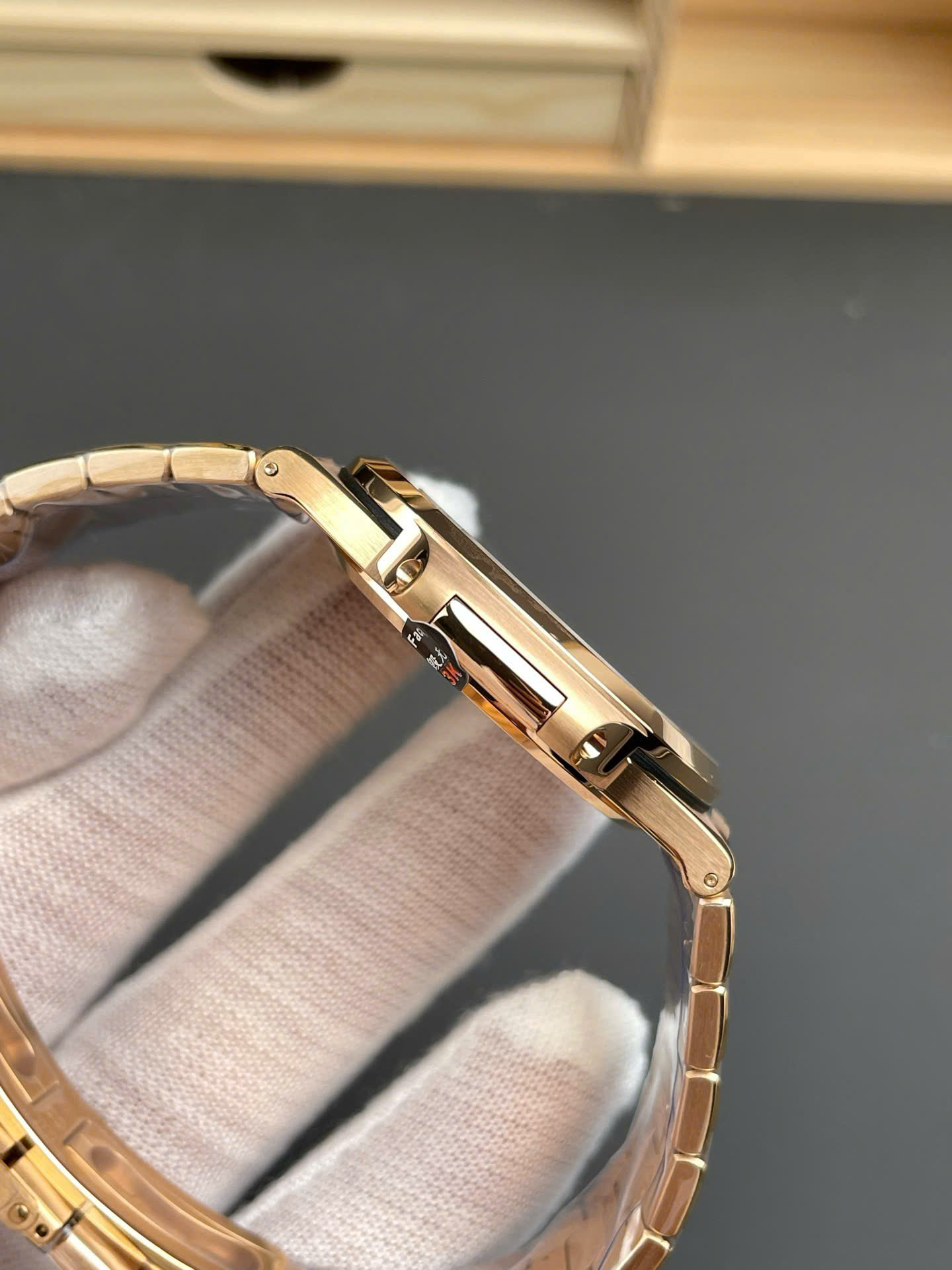 Đồng Hồ Patek Philippe Nautilus 5711R Mặt Chocolate Replica Xưởng 3K 40mm (4) Đồng Hồ Patek Philippe Nautilus 5711R Mặt Chocolate Replica Xưởng 3K 40mm (1)