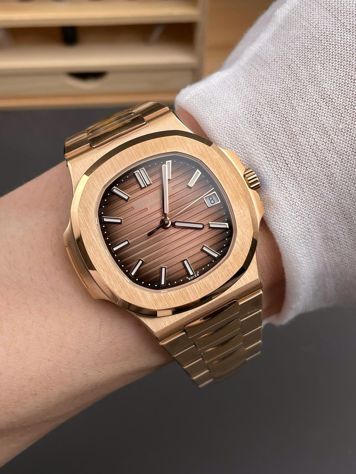 Đồng Hồ Patek Philippe Nautilus 5711R Mặt Chocolate Replica Xưởng 3K 40mm (5)