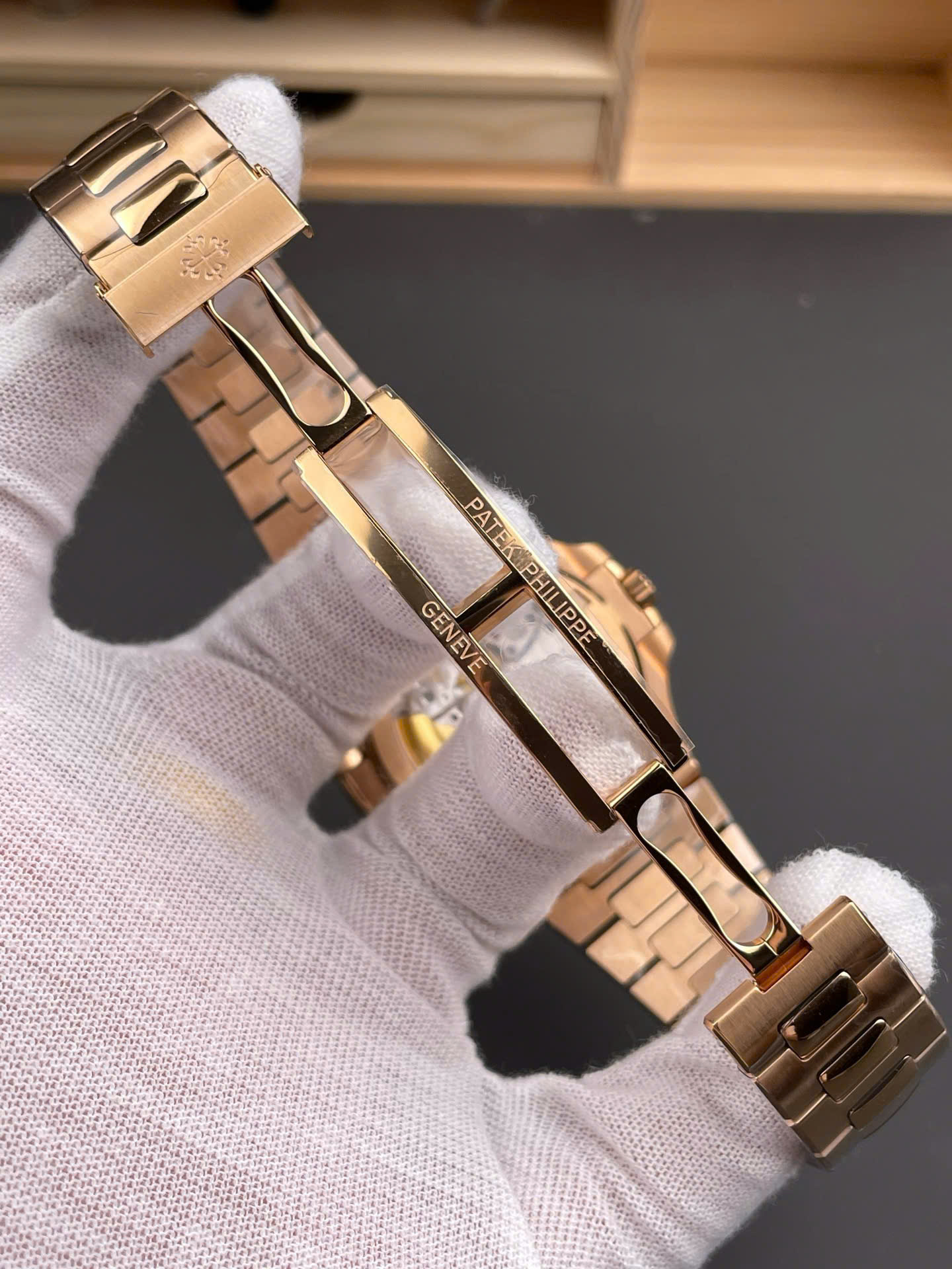 Đồng Hồ Patek Philippe Nautilus 5711R Mặt Chocolate Replica Xưởng 3K 40mm (8)