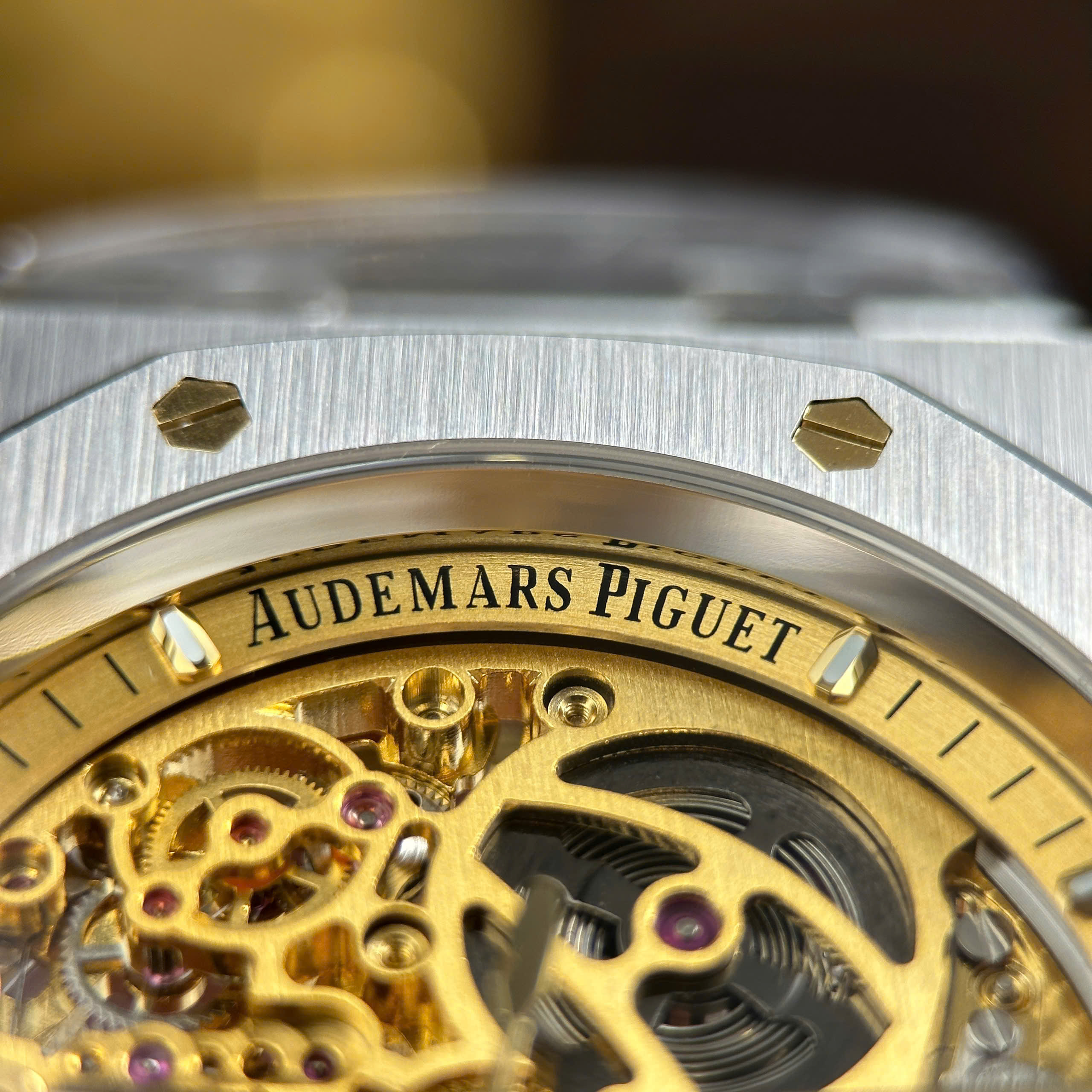 Đồng Hồ Audemars Piguet Royal Oak Openworked 15407 Chế Tác Lộ Máy Màu Vàng Skeleton 41mm (11) Đồng Hồ Audemars Piguet Royal Oak Openworked 15407 Chế Tác Lộ Máy Màu Vàng Skeleton 41mm