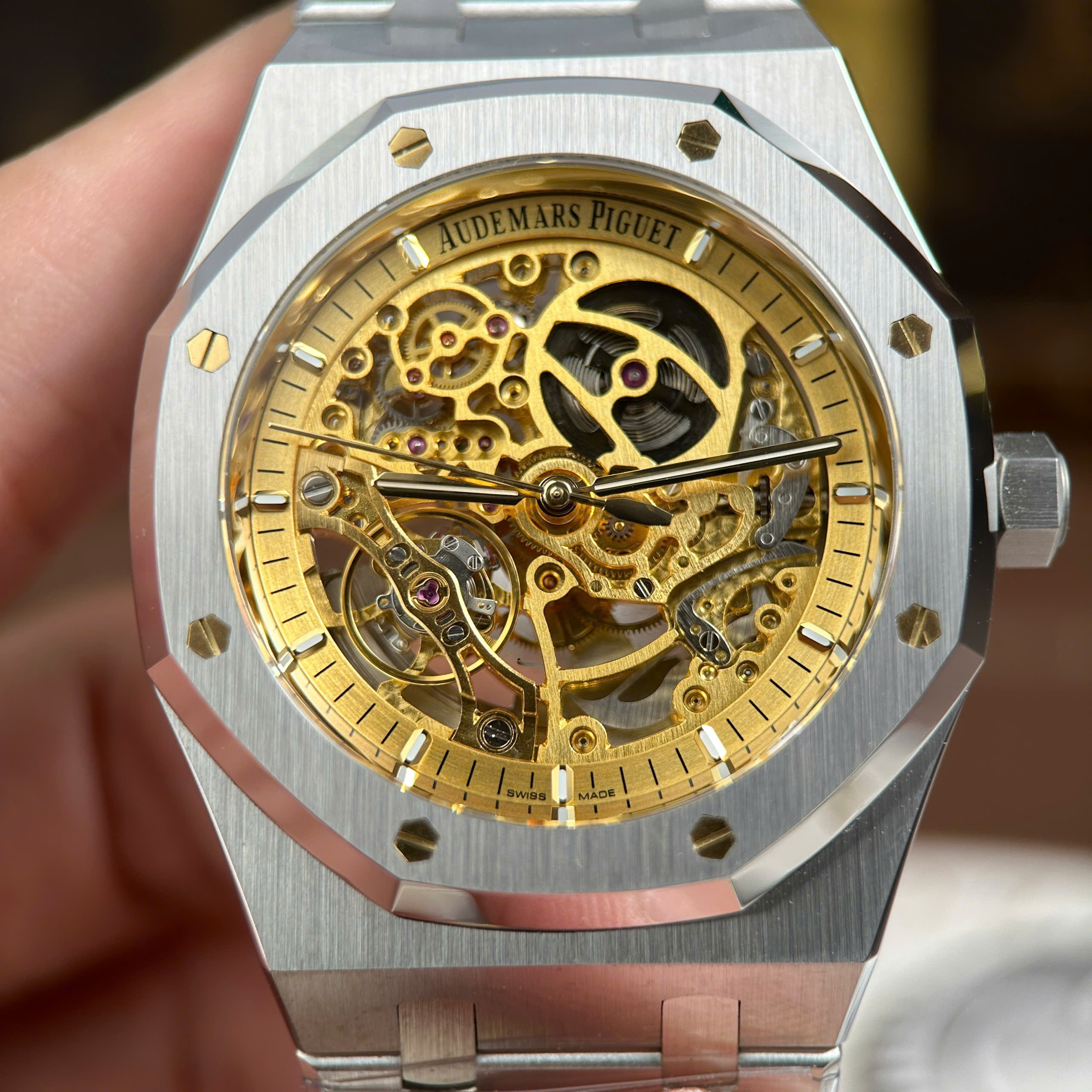 Đồng Hồ Audemars Piguet Royal Oak Openworked 15407 Chế Tác Lộ Máy Màu Vàng Skeleton 41mm (6) Đồng Hồ Audemars Piguet Royal Oak Openworked 15407 Chế Tác Lộ Máy Màu Vàng Skeleton 41mm