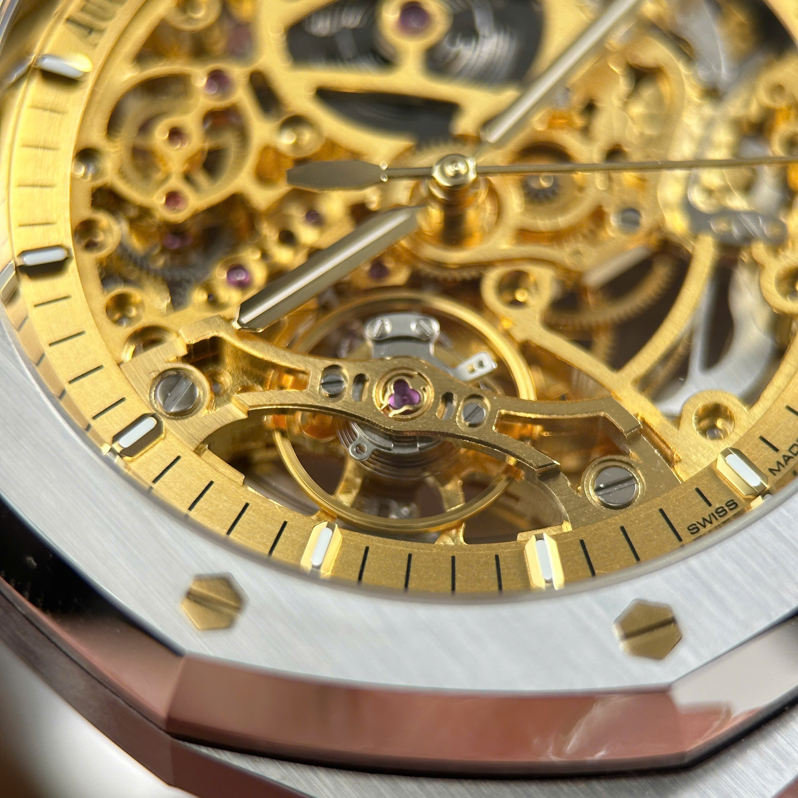 Đồng Hồ Audemars Piguet Royal Oak Openworked 15407 Chế Tác Lộ Máy Màu Vàng Skeleton 41mm (8) Đồng Hồ Audemars Piguet Royal Oak Openworked 15407 Chế Tác Lộ Máy Màu Vàng Skeleton 41mm