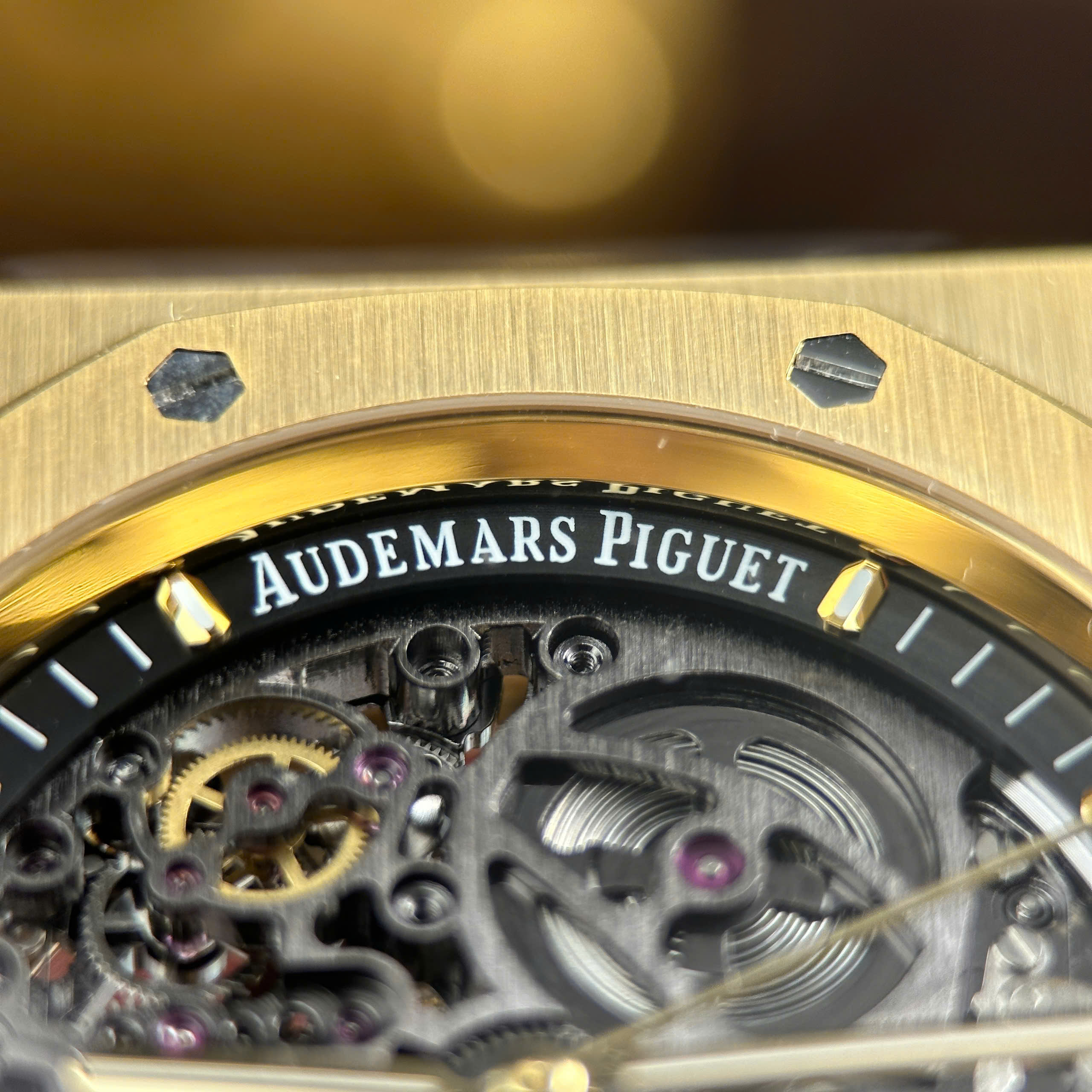 Đồng Hồ Audemars Piguet Royal Oak Openworked 15407 Mạ Vàng Chế Tác Skeleton 41mm (2) Đồng Hồ Audemars Piguet Royal Oak Openworked 15407 Mạ Vàng Chế Tác Skeleton 41mm (1)