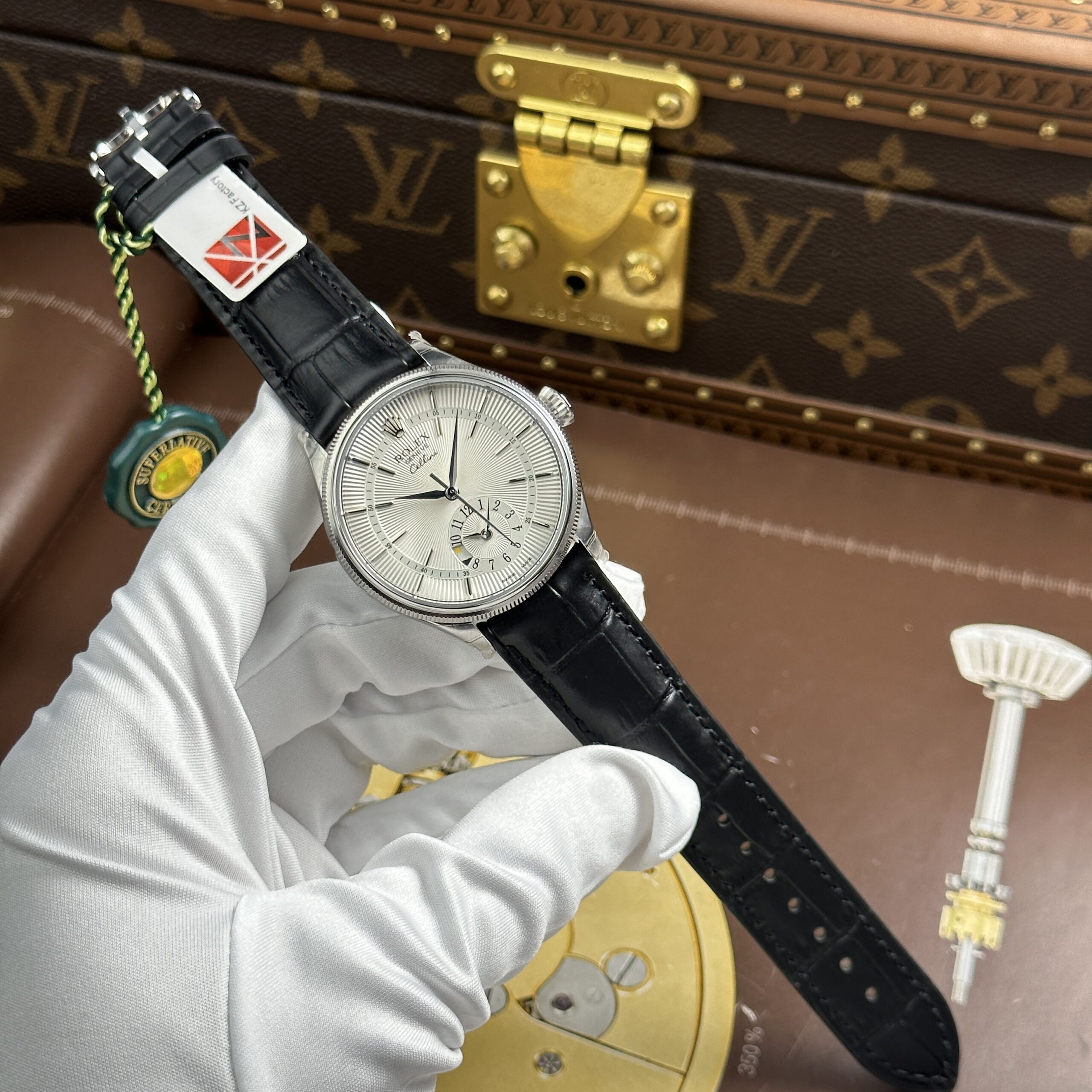 Đồng Hồ Rolex Cellini Dual Time 50529 Chế tác 11 Dây Da Nâu Nhà Máy KZ 39mm (2) Đồng Hồ Rolex Cellini Dual Time 50529 Chế tác 1:1 Dây Da Nâu Nhà Máy KZ 39mm