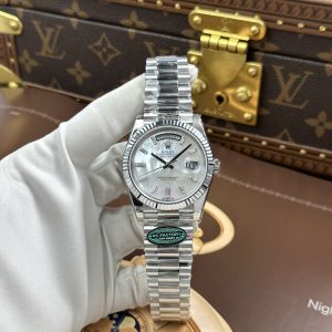 ĐỒNG HỒ ROLEX DAY-DATE M228236-0026 REPLICA 11 MẶT SỐ XÀ CỪ TỰ NHIÊN CỌC SỐ ĐÁ BAGUETTE TRỌNG LƯỢNG 210 GRAM RC FACTORY 40MM